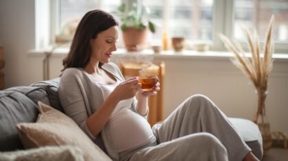 Peut-on boire une tisane enceinte ?